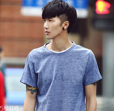 男生夏季不熱的發(fā)型推薦 男生菠蘿頭發(fā)型教程 男生夏季不熱的發(fā)型推薦 男生菠蘿頭發(fā)型教程