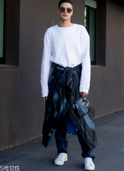 小白鞋太大了怎么辦？小白鞋買大了解決方法