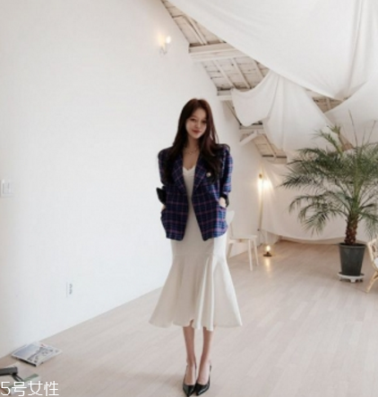 無袖連衣裙怎么搭配外套？無袖連衣裙搭配圖片