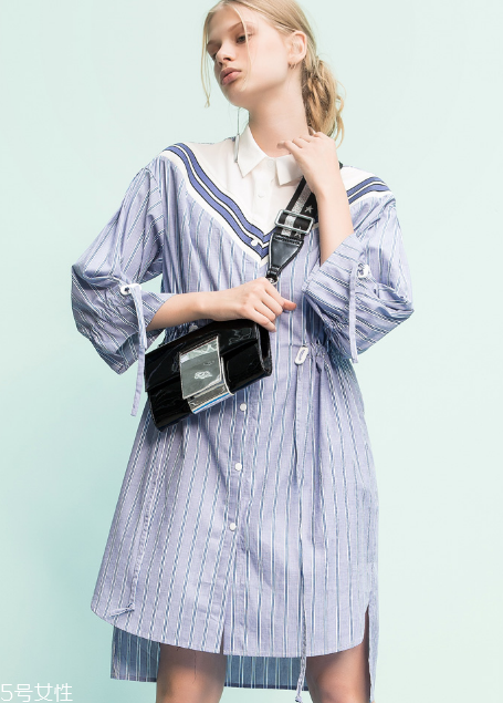 中長(zhǎng)款襯衫怎么搭配？中長(zhǎng)款襯衫搭配技巧