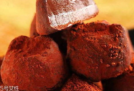 松露巧克力和普通巧克力的區(qū)別 松露巧克力怎么鑒別 松露巧克力和普通巧克力的區(qū)別 松露巧克力怎么鑒別