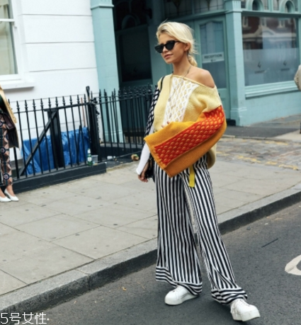 小白鞋沾墨水了怎么辦？小白鞋上的墨水去除方法