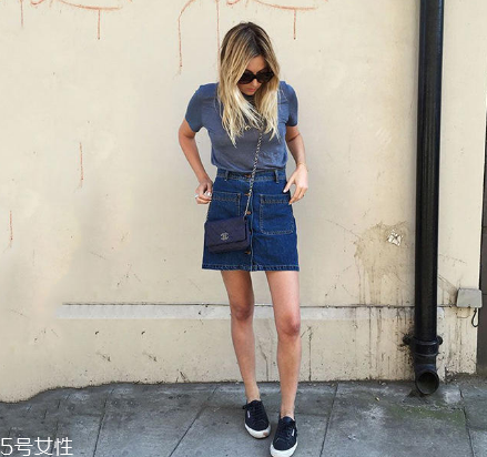 直筒身材女生怎么搭配？直筒身材女生搭配技巧