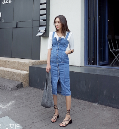 牛仔連衣裙里面穿什么？牛仔連衣裙內(nèi)搭圖片