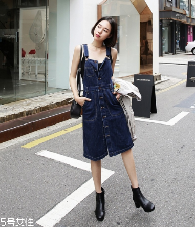 牛仔連衣裙里面穿什么？牛仔連衣裙內(nèi)搭圖片