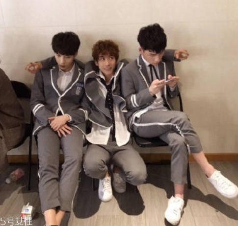 何東東卷毛是什么發(fā)型 何東東最新可愛(ài)卷毛發(fā)型 何東東卷毛是什么發(fā)型 何東東最新可愛(ài)卷毛發(fā)型