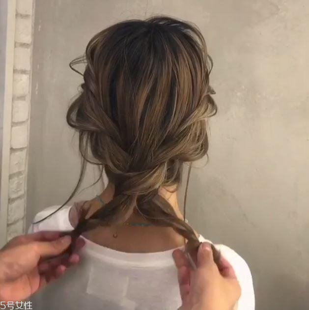 最好看的日系麻花盤發(fā)圖解步驟 最好看的日系麻花盤發(fā)圖解步驟