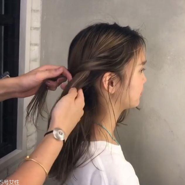 最好看的日系麻花盤發(fā)圖解步驟 最好看的日系麻花盤發(fā)圖解步驟