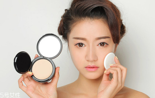 粉餅可以用來定妝嗎 粉餅美妝小貼士 粉餅可以用來定妝嗎 粉餅美妝小貼士