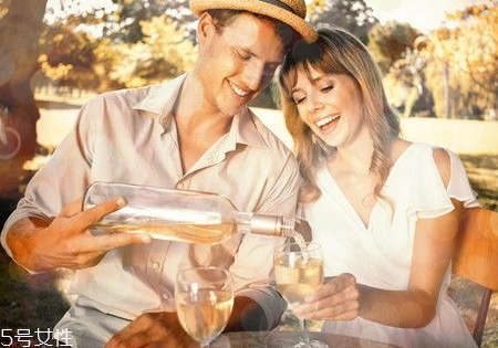 白葡萄酒需要醒酒嗎 白葡萄酒醒酒要多久 白葡萄酒需要醒酒嗎 白葡萄酒醒酒要多久