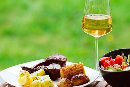 白葡萄酒需要醒酒嗎 白葡萄酒醒酒要多久 白葡萄酒需要醒酒嗎 白葡萄酒醒酒要多久