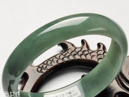 翡翠可以用牙膏清洗嗎？翡翠用牙膏洗好嗎