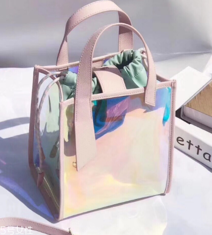 小ck鐳射包多少錢？charles keith鐳射包價格