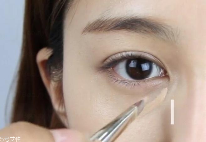 有黑眼圈化妝怎么遮蓋好 有黑眼圈化妝怎么遮蓋好