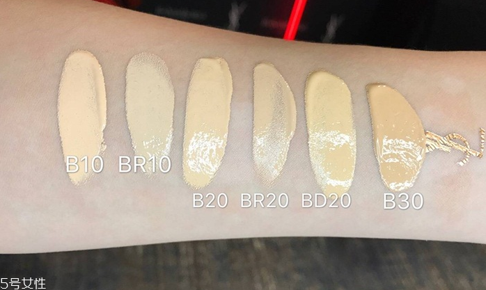 ysl恒久無暇粉底液適合油皮嗎？是無油粉底嗎？