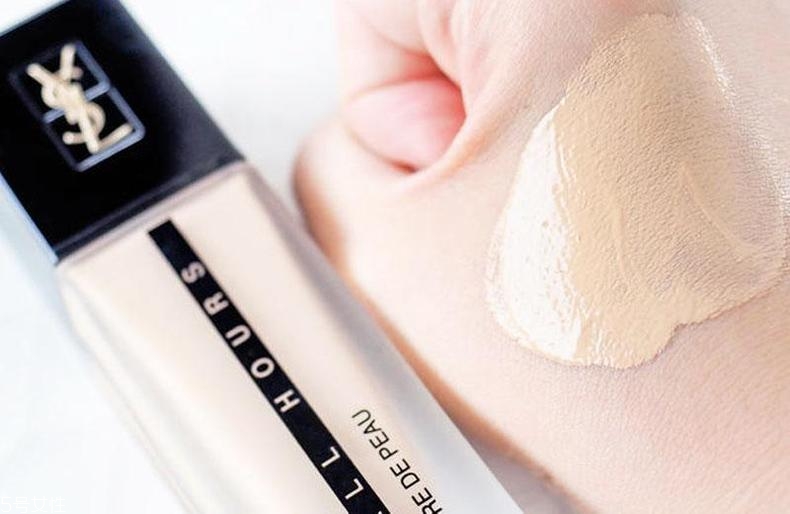 ysl恒久無暇粉底液適合油皮嗎？是無油粉底嗎？