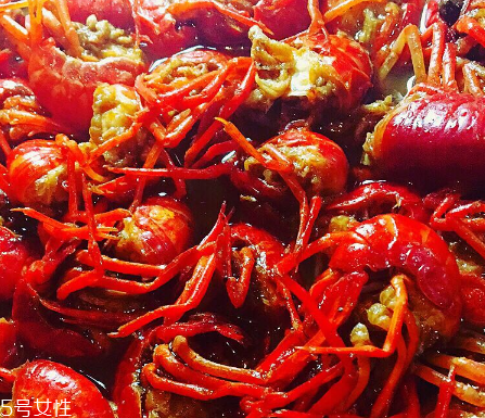 麻辣小龍蝦是海鮮嗎？麻辣小龍蝦屬于海鮮嗎？