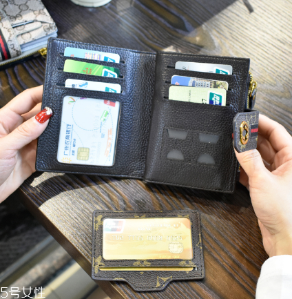 錢包沾上黑墨水怎么辦？錢包上的黑墨水怎么清理