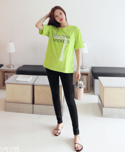 綠色短袖怎么搭配？綠色短袖搭配技巧