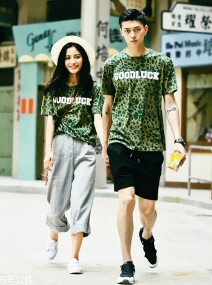 綠色短袖怎么搭配？綠色短袖搭配技巧