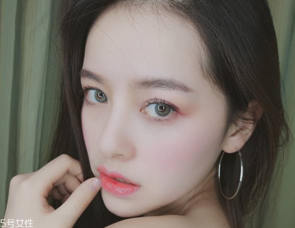 灰色美瞳適合黃皮嗎 灰色美瞳妝圖片 灰色美瞳適合黃皮嗎 灰色美瞳妝圖片