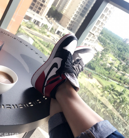 aj 1黑腳趾多少錢？aj 1黑腳趾市場價格