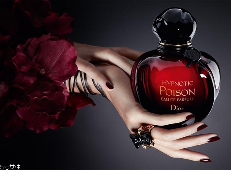 紅顏色香水都有哪些牌子 紅色香水盤點(diǎn) 紅顏色香水都有哪些牌子 紅色香水盤點(diǎn)