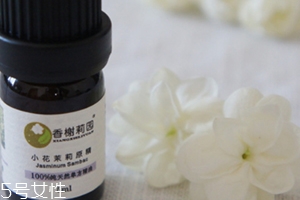 茉莉精油的功效與作用 茉莉精油的功效與作用