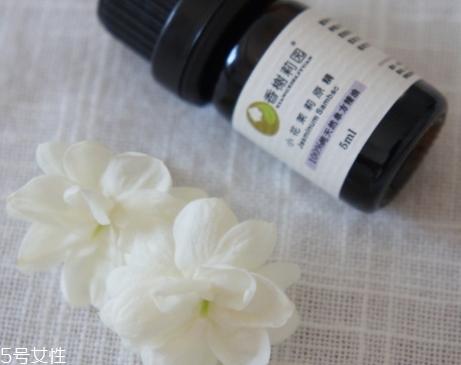 茉莉精油的功效與作用 茉莉精油的功效與作用