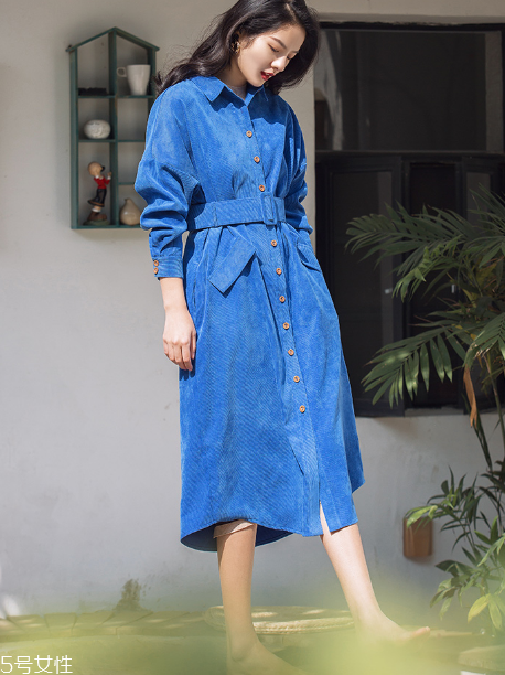 熒光色怎么搭配不顯黑？熒光色衣服搭配竅門(mén)