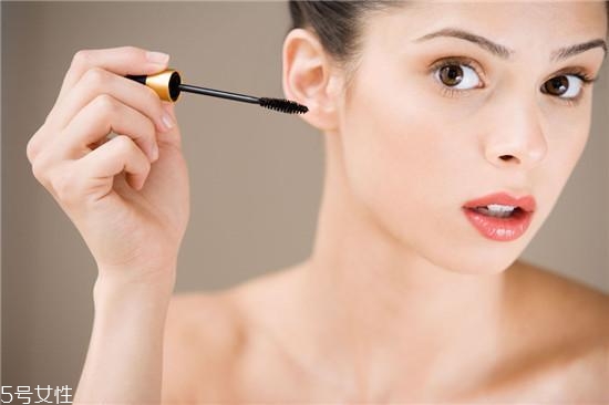 睫毛膏干掉拔不出來怎么辦 睫毛膏管里可以加什么 睫毛膏干掉拔不出來怎么辦 睫毛膏管里可以加什么