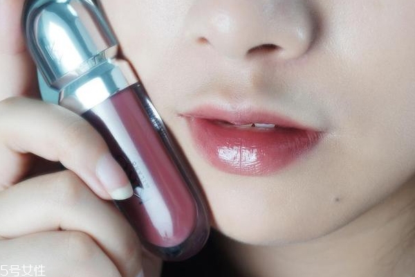 kiko唇釉21號(hào)適合什么人 kiko唇釉21適合深唇嗎 kiko唇釉21號(hào)適合什么人 kiko唇釉21適合深唇嗎