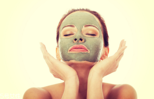 敷面膜后臉紅發(fā)燙是怎么回事 敷面膜7個(gè)誤區(qū)需警惕 敷面膜后臉紅發(fā)燙是怎么回事 敷面膜7個(gè)誤區(qū)需警惕