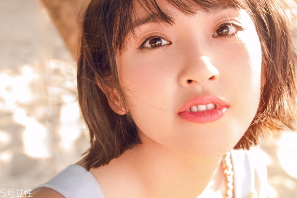 珊瑚色腮紅畫在哪個位置好看 珊瑚色腮紅的正確畫法 珊瑚色腮紅畫在哪個位置好看 珊瑚色腮紅的正確畫法