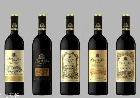 干紅葡萄酒可以加雪碧嗎 干紅葡萄酒為什么加雪碧好喝 干紅葡萄酒可以加雪碧嗎 干紅葡萄酒為什么加雪碧好喝