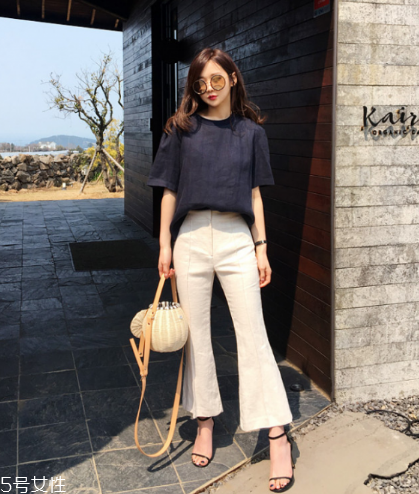 黑色t恤怎么搭配？黑色t恤搭配技巧