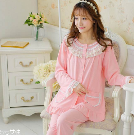 睡衣里面要穿內(nèi)衣嗎？睡衣里面穿不穿內(nèi)衣