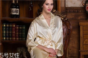 睡衣里面還要穿內(nèi)褲嗎？睡衣里面用不用穿內(nèi)褲