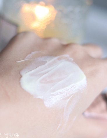 aesop伊索護(hù)手霜滋潤嗎 伊索護(hù)手霜味道好聞嗎 aesop伊索護(hù)手霜滋潤嗎 伊索護(hù)手霜味道好聞嗎