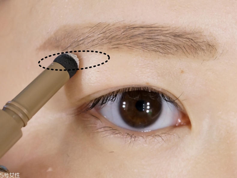 韓式平眉怎么畫 韓式平眉最詳細畫法 韓式平眉怎么畫 韓式平眉最詳細畫法