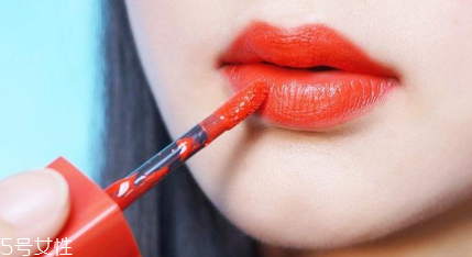 唇線筆和唇釉哪個(gè)好用 唇線筆和唇釉區(qū)別 唇線筆和唇釉哪個(gè)好用 唇線筆和唇釉區(qū)別