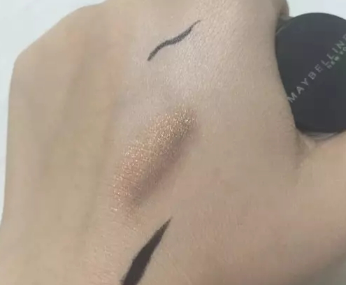 用防曬棒會花妝嗎？化妝了還能用防曬棒嗎