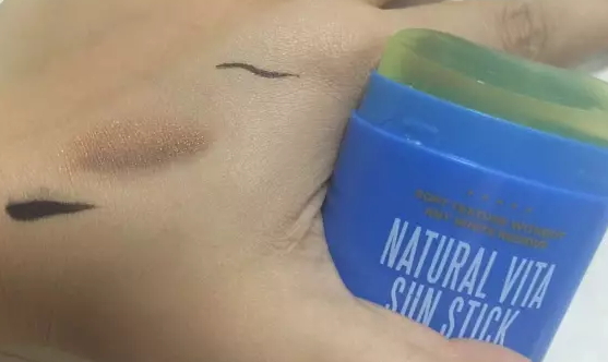 用防曬棒會花妝嗎？化妝了還能用防曬棒嗎