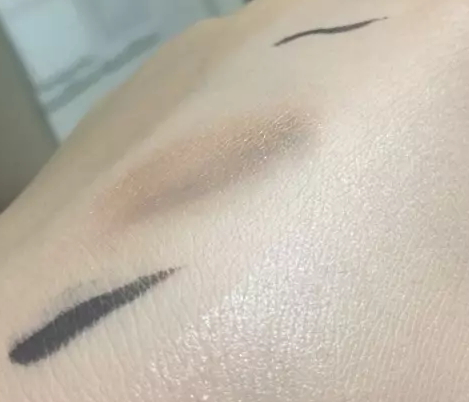 用防曬棒會花妝嗎？化妝了還能用防曬棒嗎