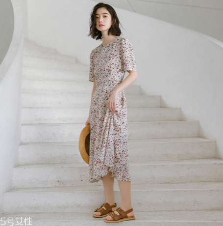 小個(gè)子女生穿什么裙子好看？小個(gè)子女生穿搭技巧