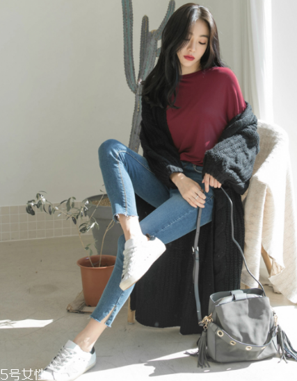 紅色t恤衫配什么外套？紅色t恤搭配外套技巧