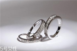 戒指可以戴右手嗎？戒指能戴在右手上嗎