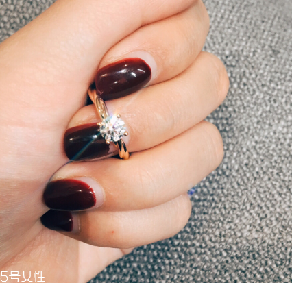 戒指可以戴中指嗎？戒指能不能戴在中指