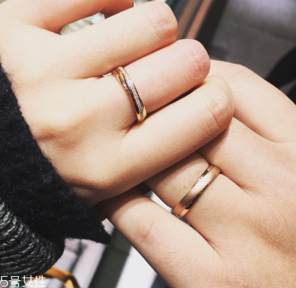 戒指可以戴中指嗎？戒指能不能戴在中指