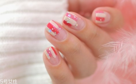 裸粉色條紋美甲教程 裸粉色條紋美甲樣式 裸粉色條紋美甲教程 裸粉色條紋美甲樣式